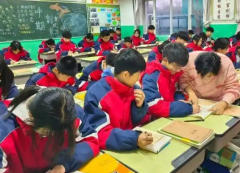 双减要有效减轻义务教育阶段学生过重作业和校外训练